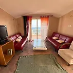 Appartement Avec Piscine Et Proche Des Plages